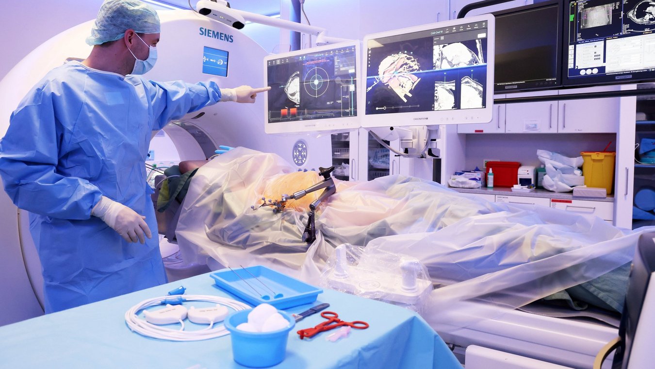 UKR, Uniklinikum Regensburg, Universitätsklinikum Regensburg, Regensburg, ECT, Elektrochemotherapie, Institut für Röntgendiagnostik, Behandlung von Lebertumoren, Krebsmedizin