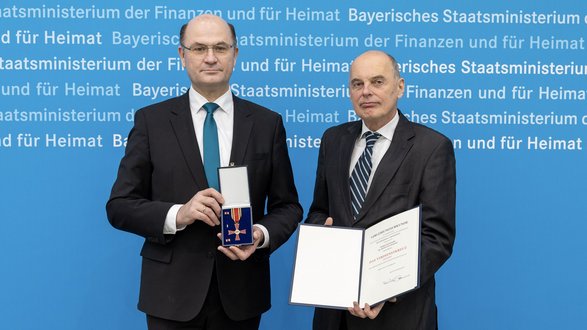 UKR, Uniklinikum Regensburg, Universitätsklinikum Regensburg, Prof. Dr. Bernd Salzberger, Bundesverdienstkreuz