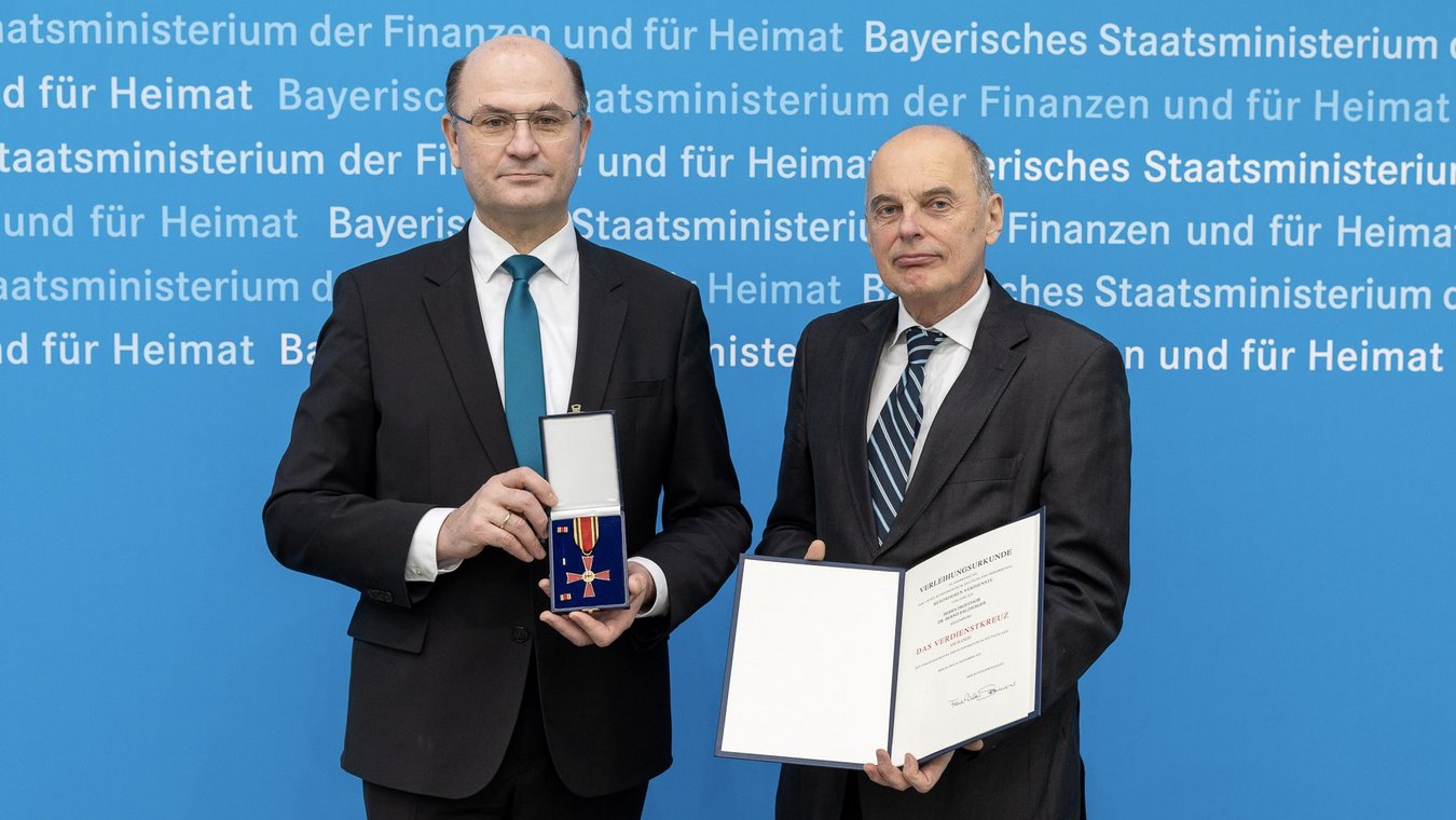 UKR, Uniklinikum Regensburg, Universitätsklinikum Regensburg, Prof. Dr. Bernd Salzberger, Bundesverdienstkreuz