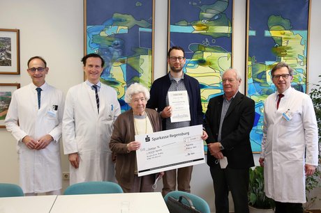 Der Helga-Reifert-Preis wird an Dr. Nils Ludwig verliehen